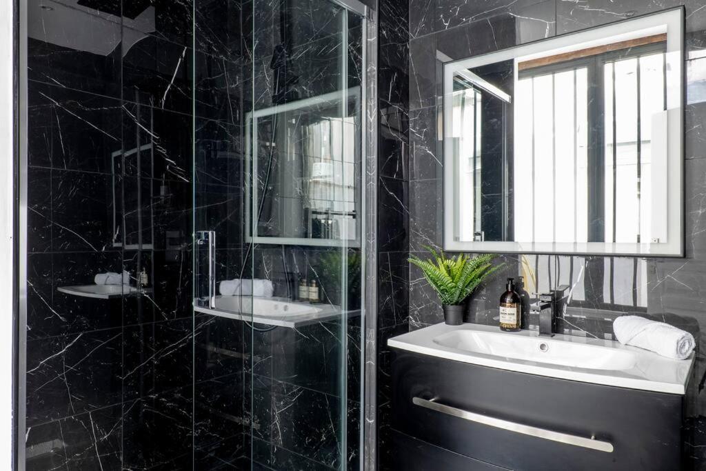 Gembnb Luxury Apartments - Residence Aqueduc Paris Luaran gambar